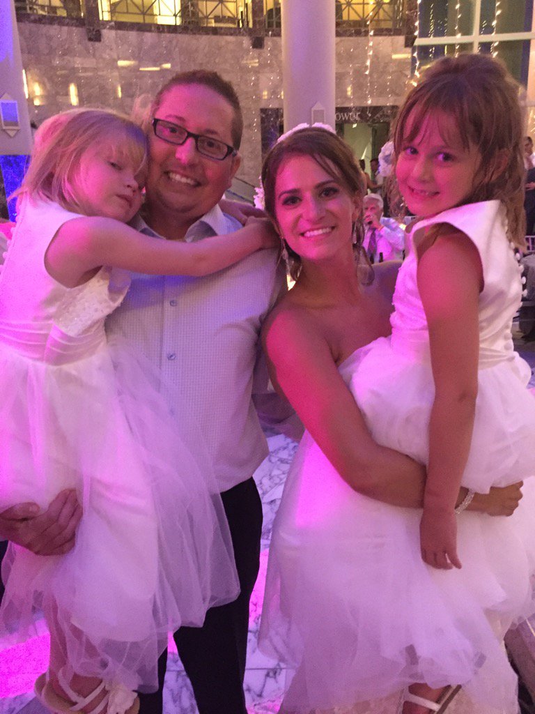 neumania_UMARY's tweet image. Thanks to @Shan_Erika21 for including us in her special day! We all had a blast! #flowergirls #dancingfools 🍰💍🍾🎉