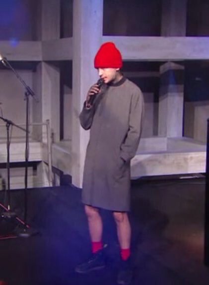 getoutgaskarth's tweet photo. tyler joseph breaking gender roles rt if you agree https://t.co/vpfff340T2