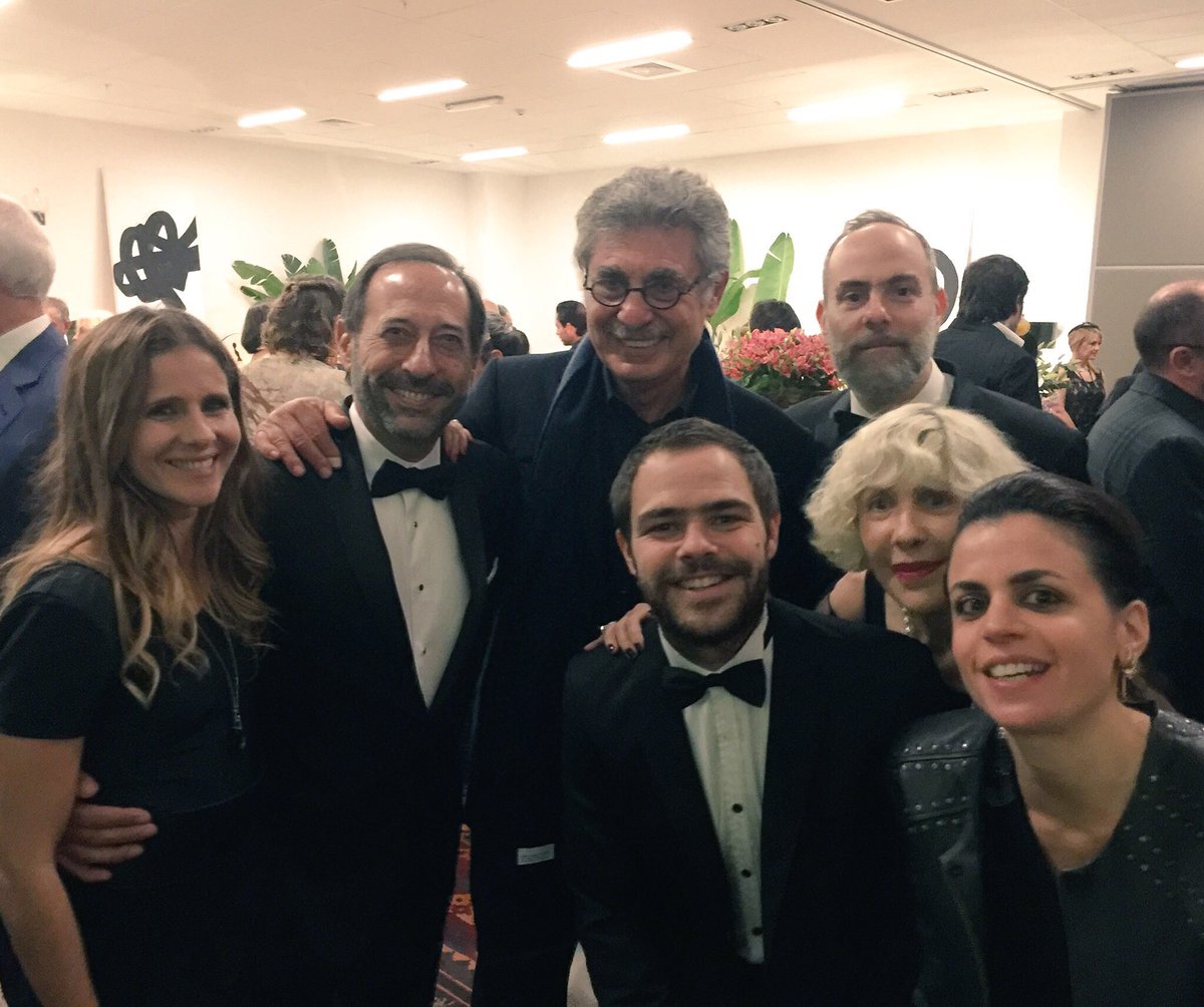 Todos listos con El Clan para salir a la Red Carpet de <a href="/PremiosPLATINO/">Premios PLATINO</a> <a href="/p_lanzani/">Peter Lanzani</a> <a href="/ptraper/">Pablo Trapero</a> #GuillermoFrancella