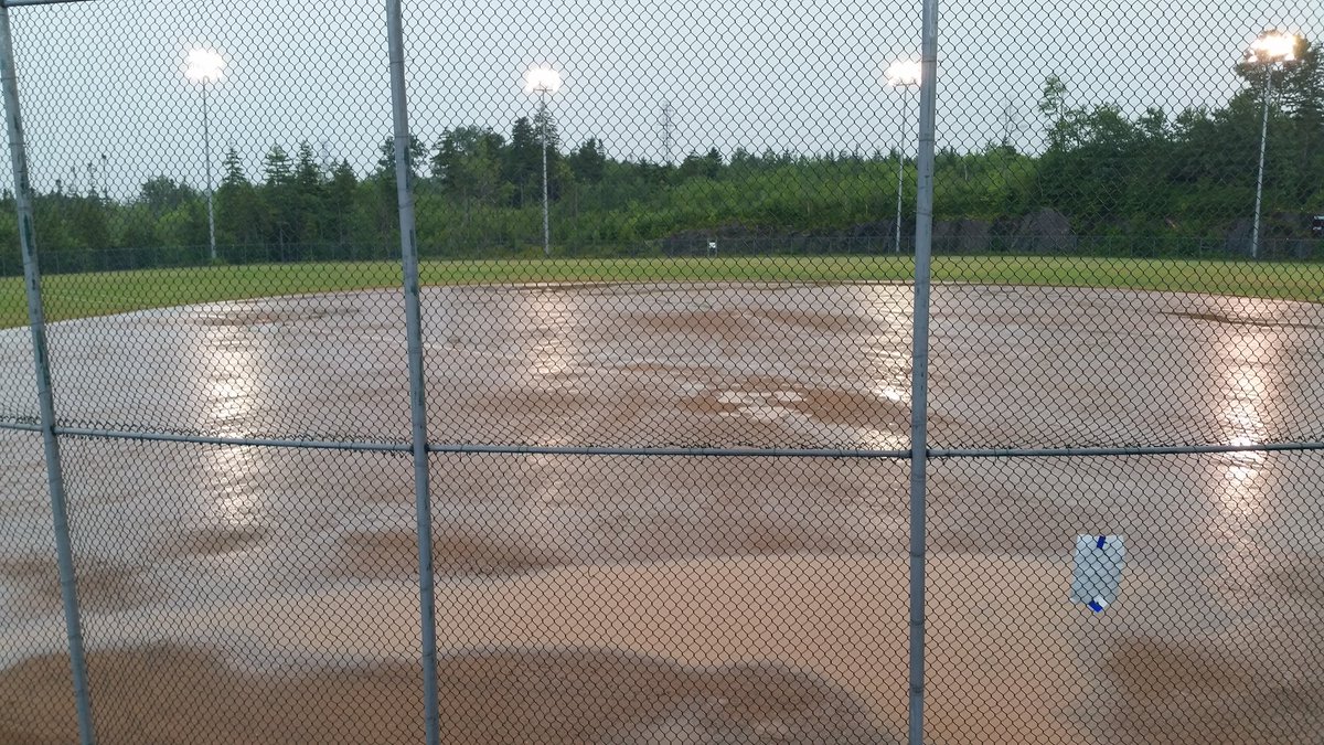 hollyla1's tweet photo. #Weir under water. @TCRMidgetAAA and @HfxmidgetAAA will resume game tmr night at 7 @ArrowsMidgetAAA await winner https://t.co/bIfu0PbVIk