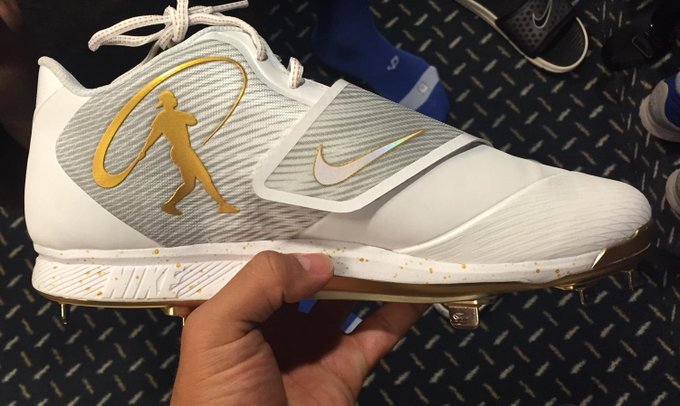 Mike Trout honors Ken Griffey Jr's HOF induction by wearing special  white-and-gold cleats | MLB.com