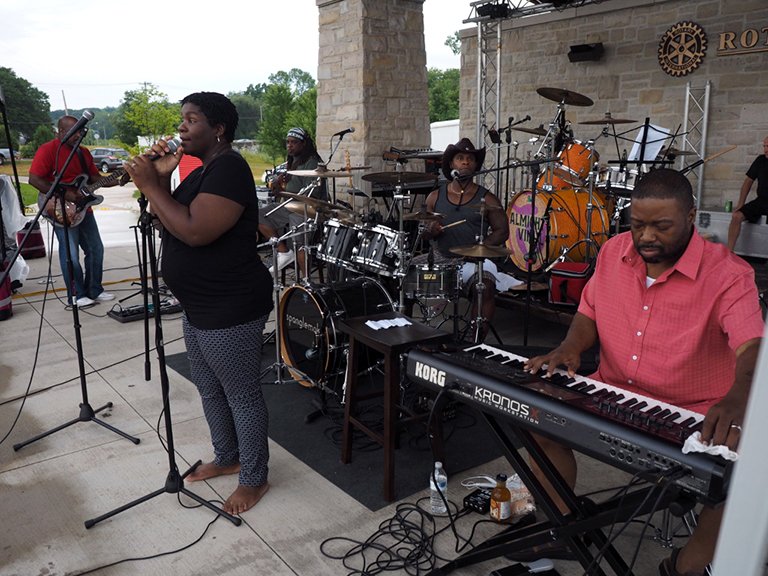 localfirstmke's tweet photo. #MahoganySoul, your #soul/#funk/#groovy vibes were SMOOV and such a swell way to start #LocalMotionLive off! https://t.co/LiqIAKJZJV