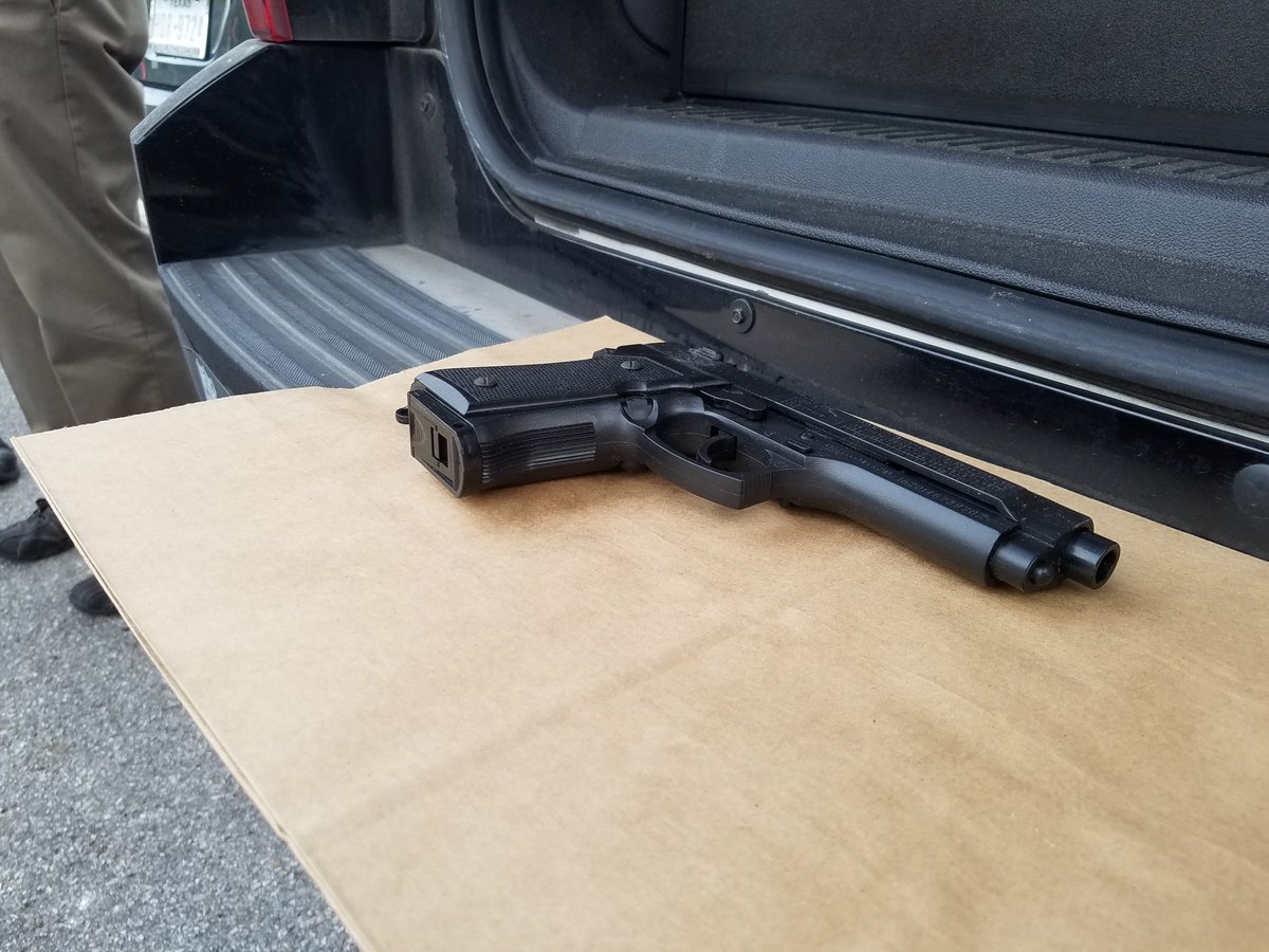 KPRC2BillS's tweet photo. A fake gun used by the suspect that Houston Police shot Sunday.  Gunman didn't answer police questions.  Story at 10 https://t.co/qw1YQcsRQ0