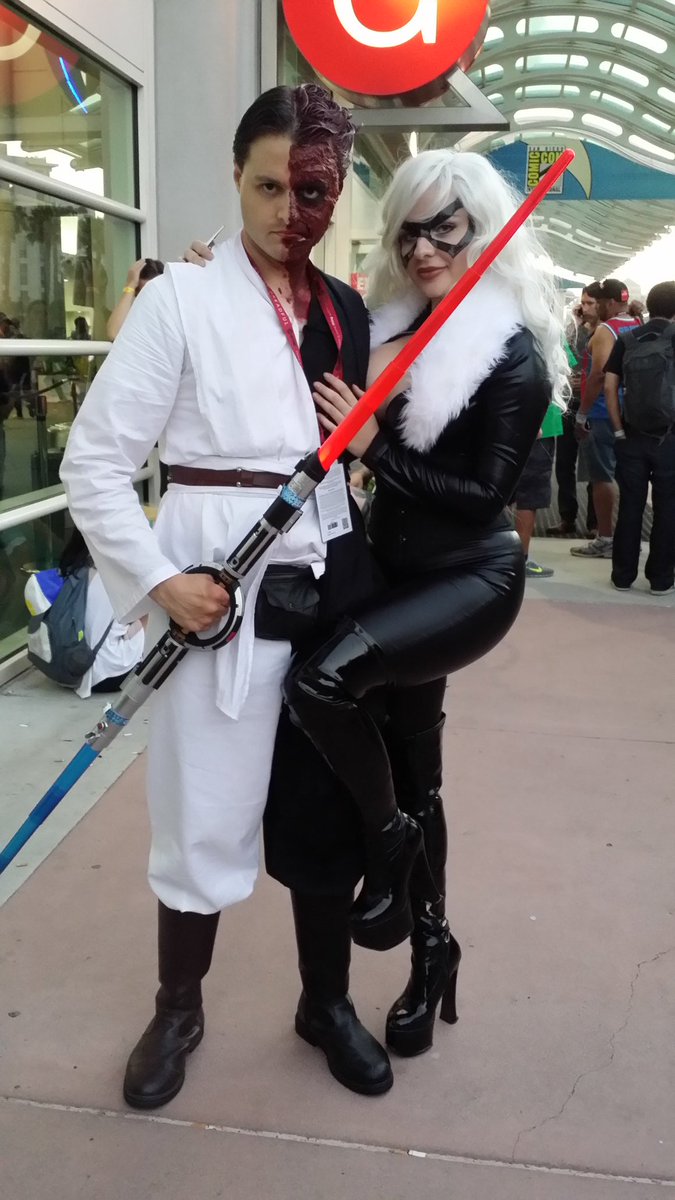 JonRoarkFoley's tweet photo. Met @LunaLanieee at #SDCC! She is one of the most awesome people I've ever met in my life!

#twoforce 
#blackcat https://t.co/1glAurUE9J