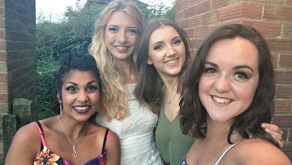 charlottephoeb_'s tweet photo. Had the absolute best weekend with some of my favourite people 💕 #ueaiswonderful https://t.co/gEZNgG1RFz