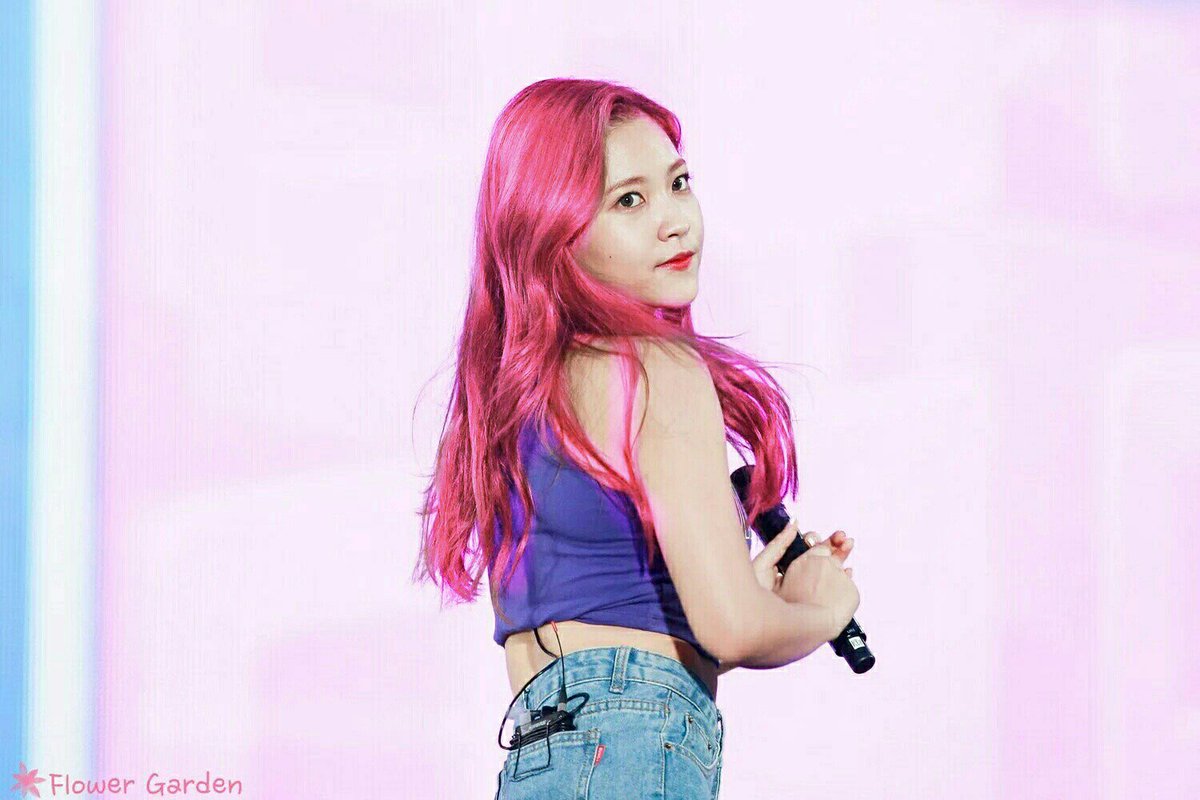 serapic_miracle's tweet photo. 새벽에 심심해서 똥손으로 한 보정3 어우김예림미모봐.. https://t.co/JtUdV1audh