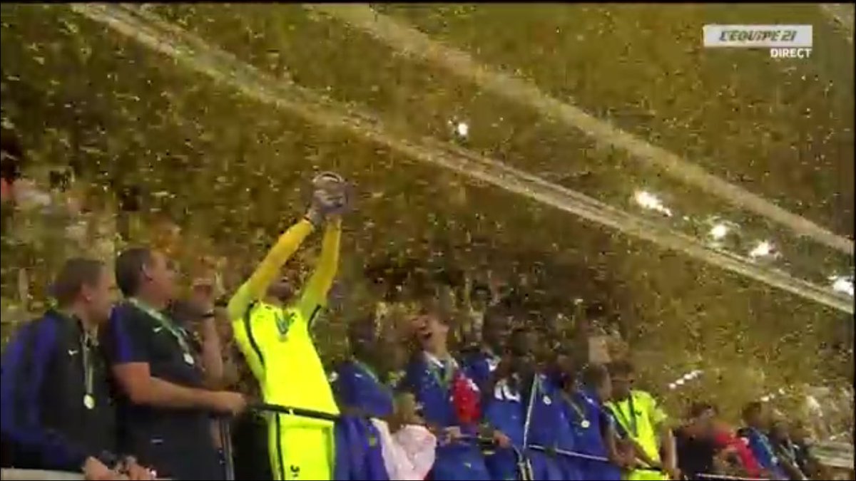 ActuFoot_'s tweet photo. L'Équipe de France U19 est championne d'Europe !!! 🇫🇷🇫🇷🇫🇷 https://t.co/36G06OxqzF