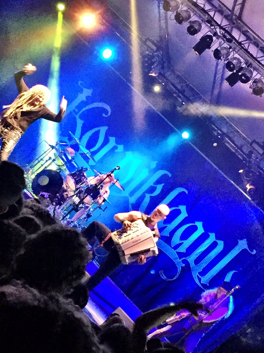CarloVischi's tweet photo. Grande chiusura del #foschfest con i @_korpiklaani dalla #filandia #folkmetal #bergamo https://t.co/NUS5WNM4aw