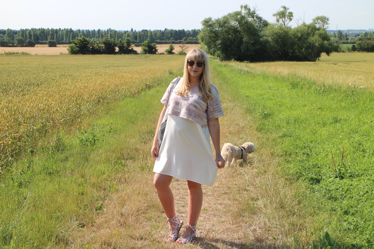 acrossthispage's tweet photo. A little #OOTD Post :) https://t.co/1NtB94thEq #accessallasos #asseenonme #WIWT #thegirlgang #pregnancyBlog https://t.co/YNZX3ROVAm