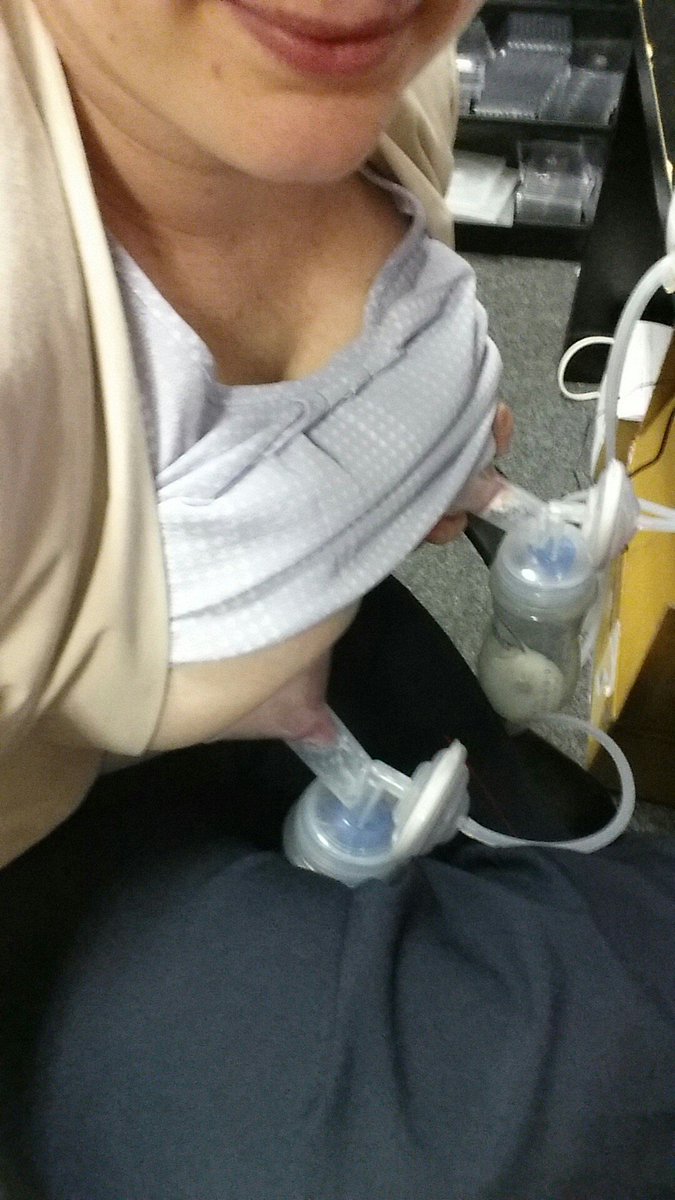 BreastfeedersIA's tweet photo. Another workday another pump session #breastfeeding #normalisebreastfeeding #normalizebreastfeeding #pumpingmum #ebm https://t.co/MdJjwjceW3