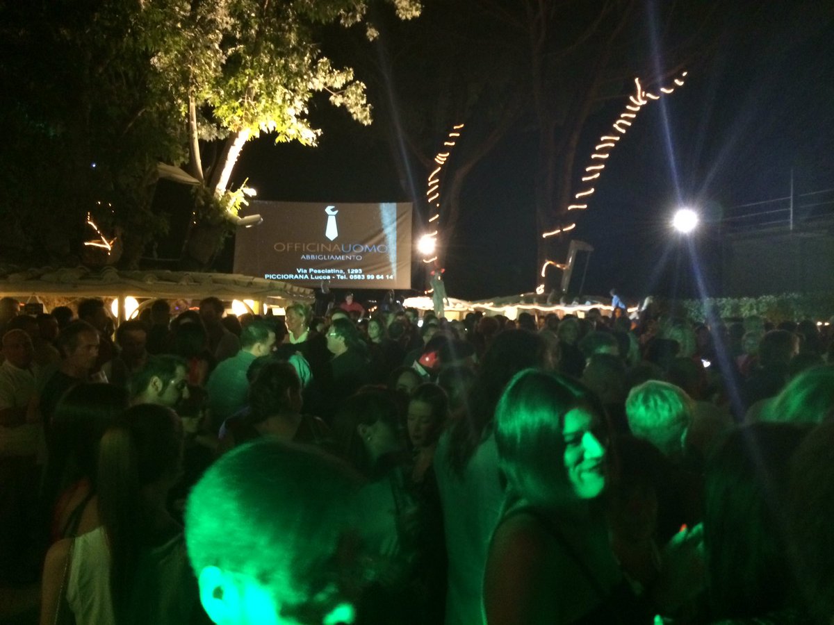 GiusyMirabile's tweet photo. La serata del #fallobene 😎🍸🔝 https://t.co/BscnurNswL