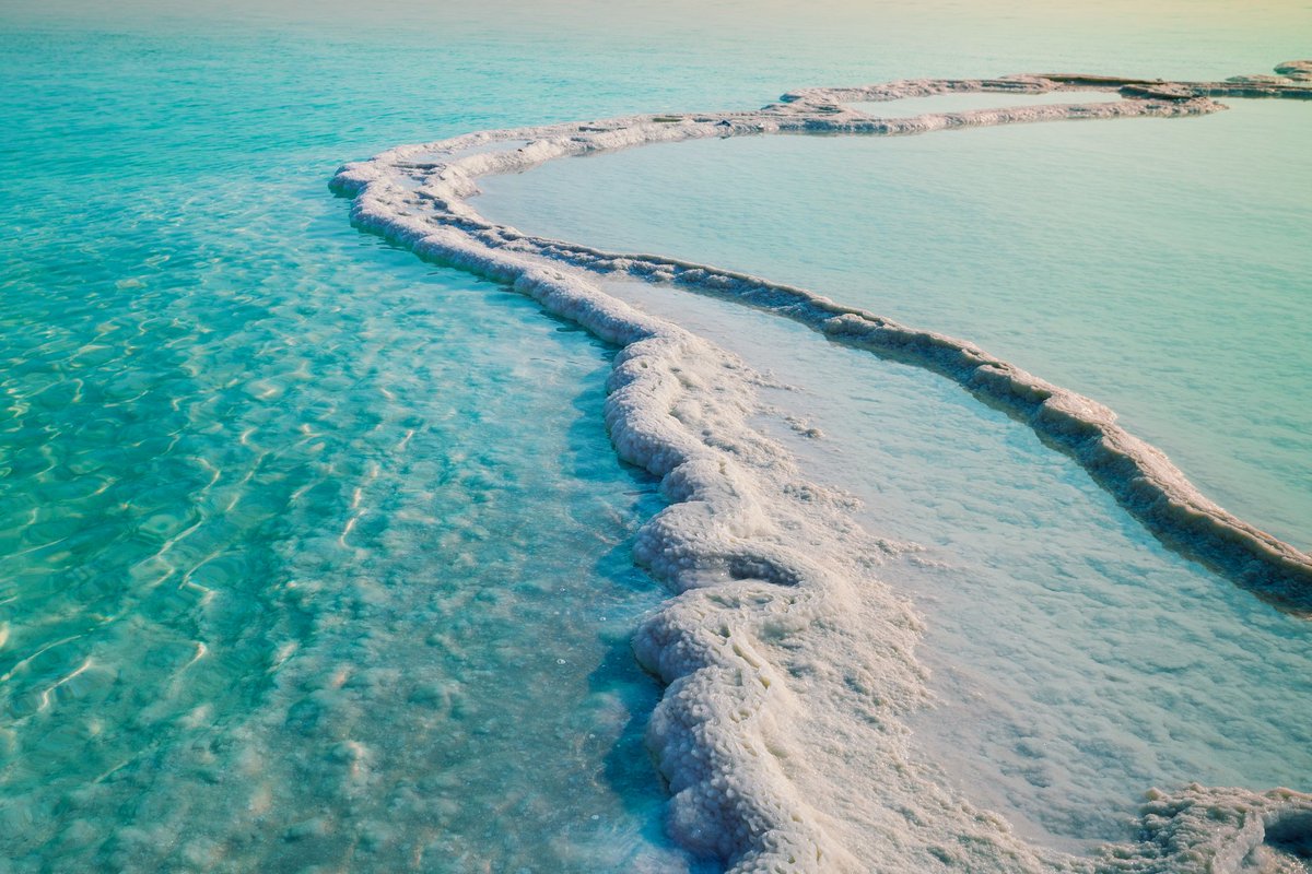 ExplainTheWorld's tweet photo. Dead Sea, Jordan/Palestine/Israel.
The Salt Lake Is The Lowest Elevation On Earth At 423m And The Water Is 35% Salt. https://t.co/OWr9WDxS4a