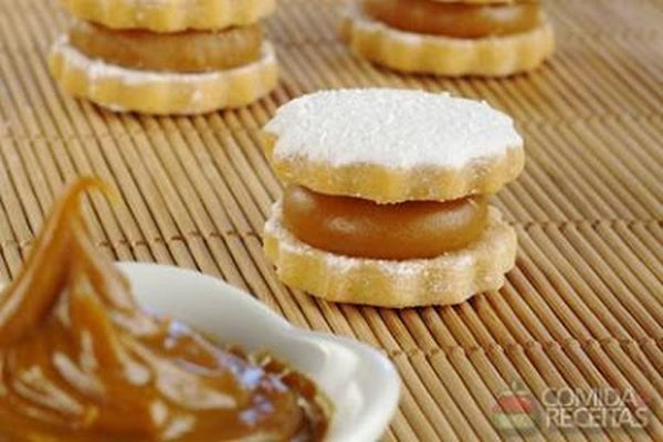ReceitasMCook's tweet photo. #RECEITA Alfajor de Doce de Leite https://t.co/fXBoCNZkrb https://t.co/RjpbuAkGiW