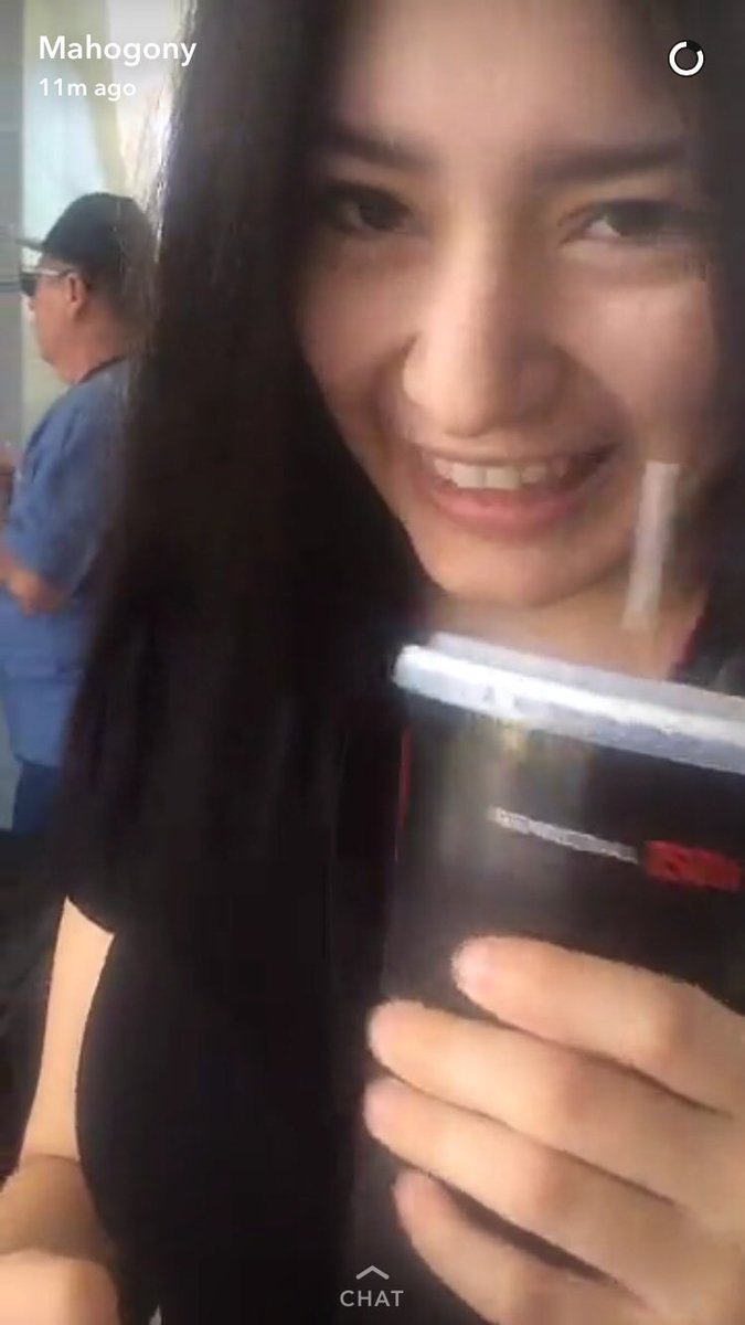 _ileanaM_'s tweet photo. Excuse my coworkers😒😂 #ItJustDoesntStop #IHaveAFolder https://t.co/ZeDNnyb6oH