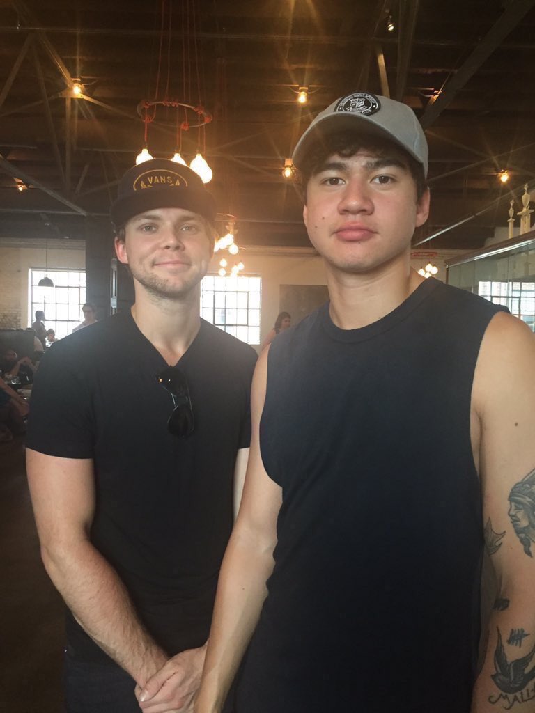 Lukesunshinexx's tweet photo. morning from this beautiful people ✨💕 https://t.co/59izpHNzyb