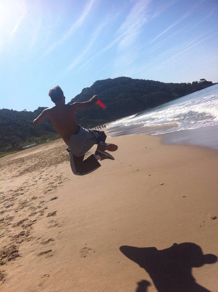 uyllianw's tweet photo. #thejump #opulo #praiadoburaco https://t.co/NyzlmVBsZP