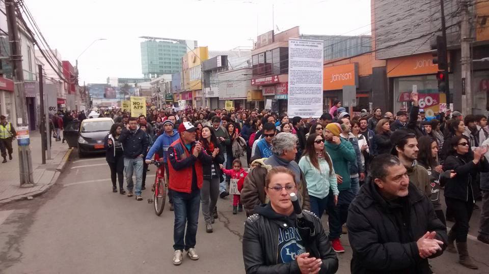 alfrefarias's tweet photo. San Antonio también repletó sus calles, en #Marcha por un cambio al Sistema Previsional. #NOMasAFPs https://t.co/f10RVrHZKt