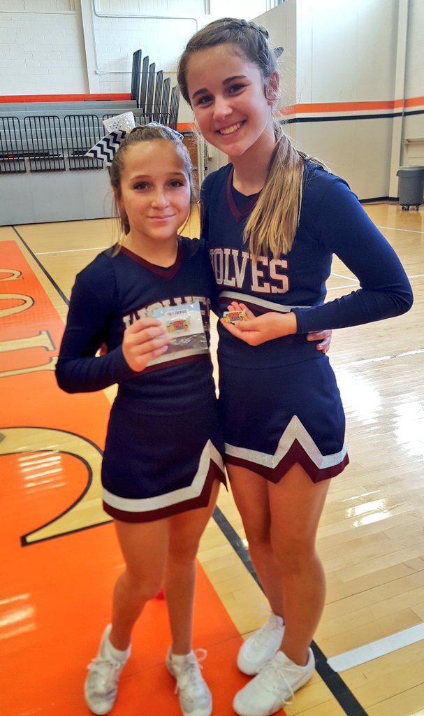 MTMSCheer's tweet photo. 3 All-Americans and 2 Pin it Forward recipients!!! 😄👏 https://t.co/GQgOjOII8X
