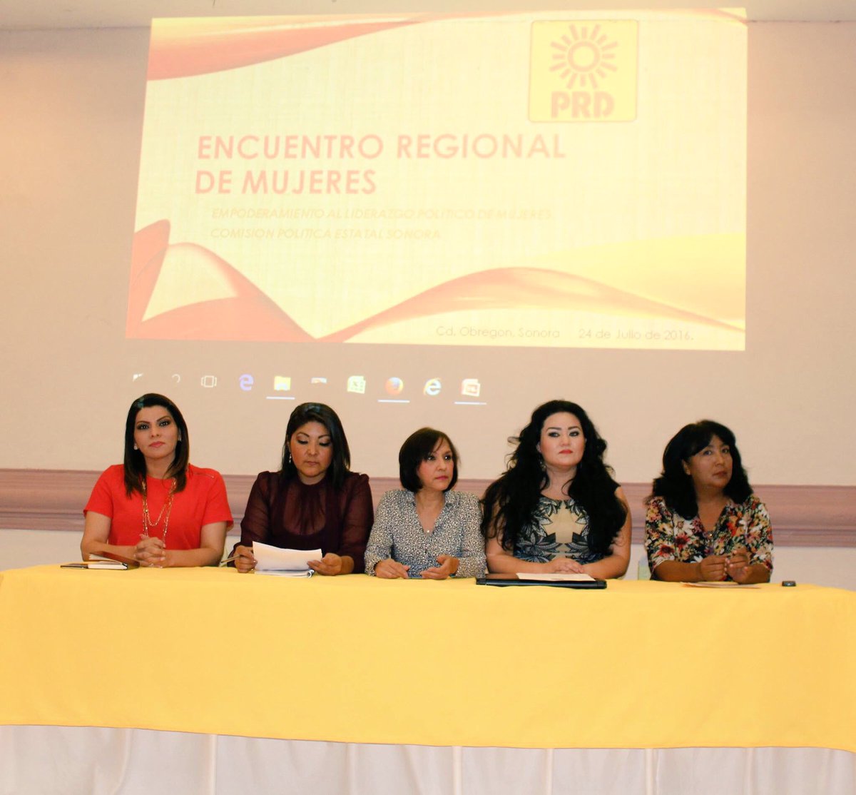 LoreniaValles_'s tweet photo. Hoy participamos en Encuentro Regional por el Fortalecimiento del Liderazgo Político de las Mujeres #PRDSonora 🔆 https://t.co/SyCTY7e0Rj