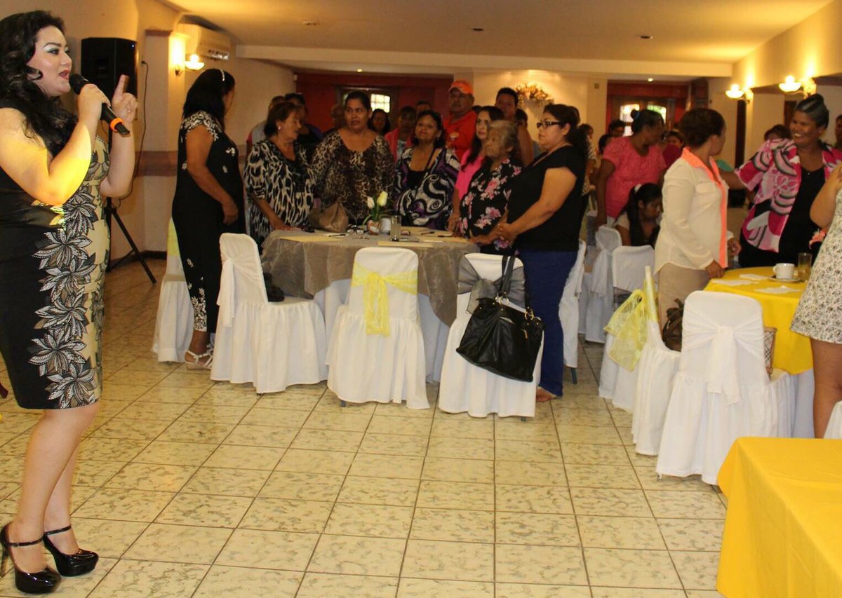 LoreniaValles_'s tweet photo. Hoy participamos en Encuentro Regional por el Fortalecimiento del Liderazgo Político de las Mujeres #PRDSonora 🔆 https://t.co/SyCTY7e0Rj