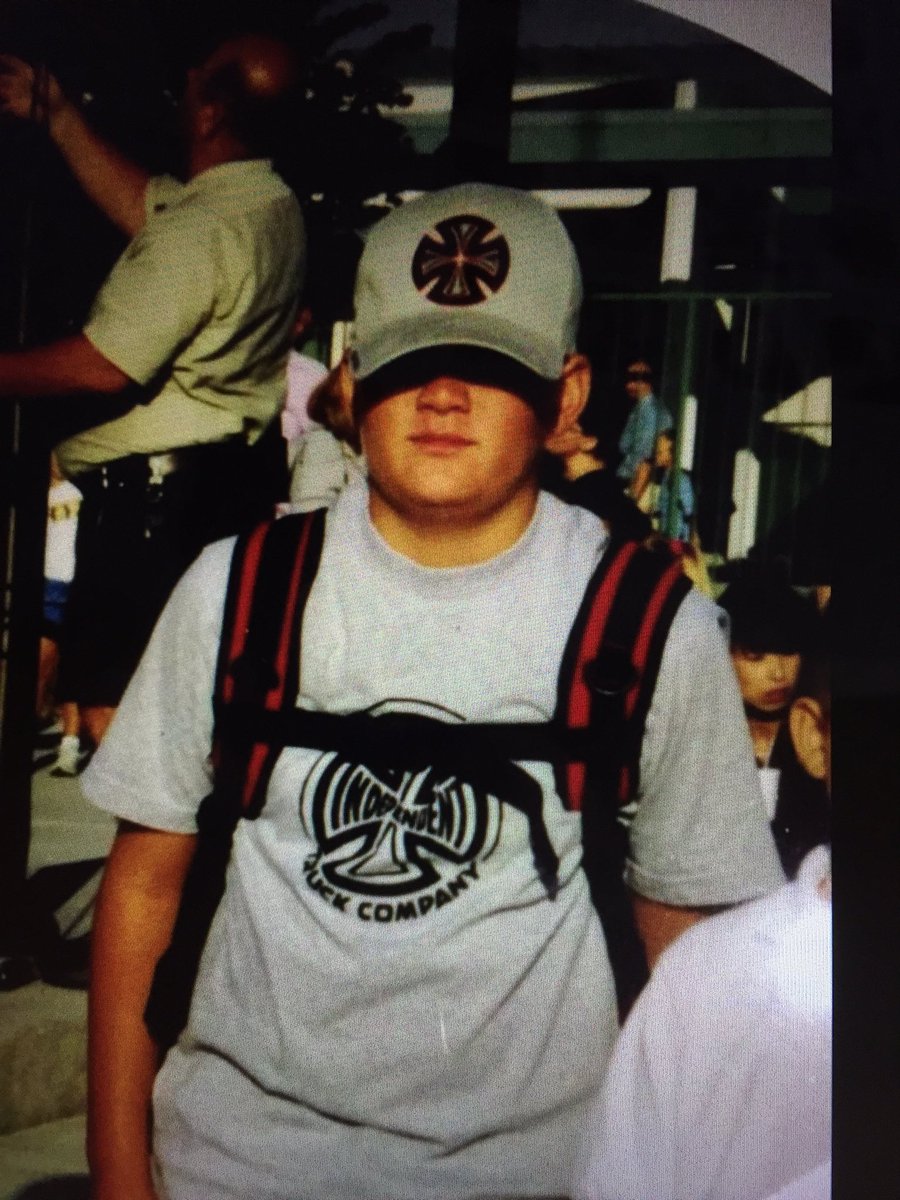 MeLlamoTrevor's tweet photo. When you know you're cool, you buckle your backpack #c2003 https://t.co/nJCr5BGRQM