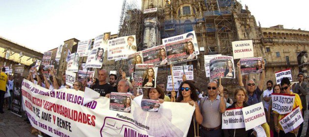 Las víctimas del Alvia reclaman «verdad» y «justicia» en el Obradoiro lrzn.es/drew61