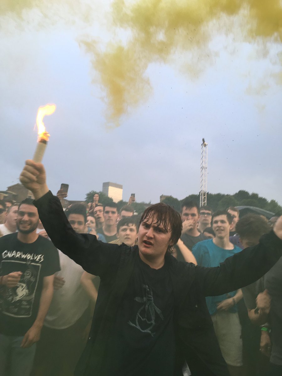 indiealexx's tweet photo. when pete doherty lights a flare at catfish https://t.co/dwANc5Upx2