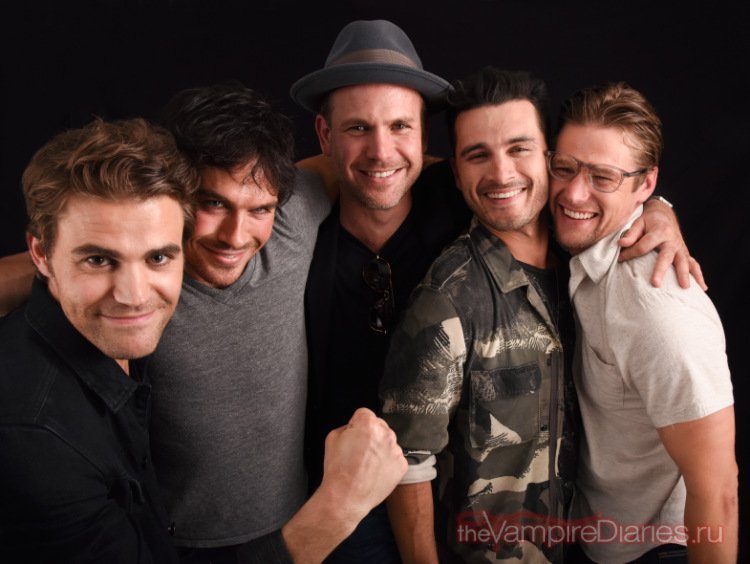 BorahaeVDongMin's tweet photo. #SDCC2016 #TVLinePortraitStudio (1) https://t.co/HFor2BJE2C