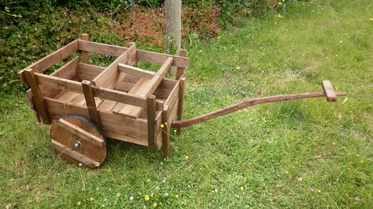 adb_31's tweet image. La charrette à bras en bois de palettes, un goût d'enfance!