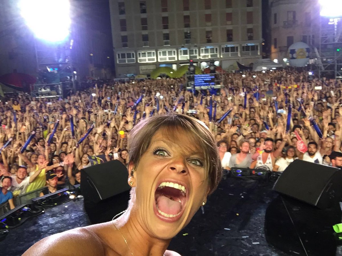 AmorosoOF's tweet photo. "Grazie Lecce, non sai quanto TI AMO" ❤️ #VivereAcolori #BattitiLive @radionorba https://t.co/fz9YypvgkW