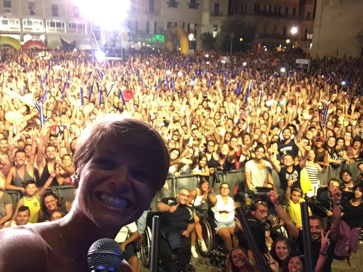 AmorosoOF's tweet photo. "Grazie Lecce, non sai quanto TI AMO" ❤️ #VivereAcolori #BattitiLive @radionorba https://t.co/fz9YypvgkW