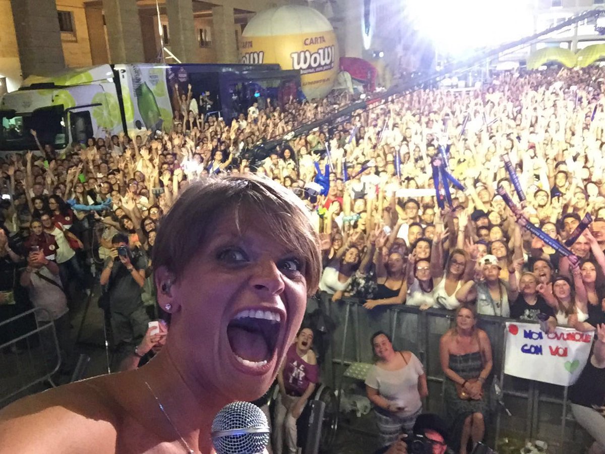 AmorosoOF's tweet photo. "Grazie Lecce, non sai quanto TI AMO" ❤️ #VivereAcolori #BattitiLive @radionorba https://t.co/fz9YypvgkW