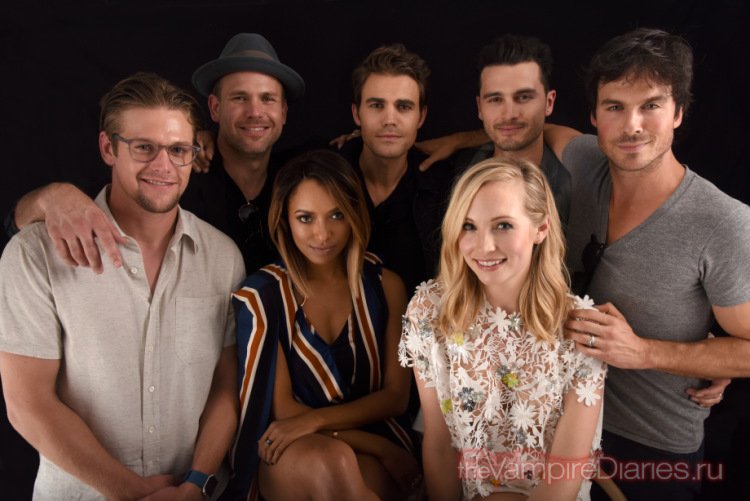 BorahaeVDongMin's tweet photo. #SDCC2016 #TVLinePortraitStudio ( 3 ) https://t.co/h8fsqTmJeN