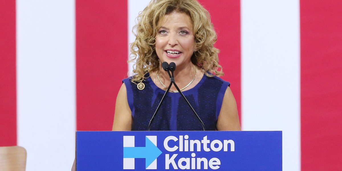 HuffPostPol's tweet photo. Debbie Wasserman Schultz resigns as Democratic party chair https://t.co/2NKVEy3aSj https://t.co/3OdhEbImhz