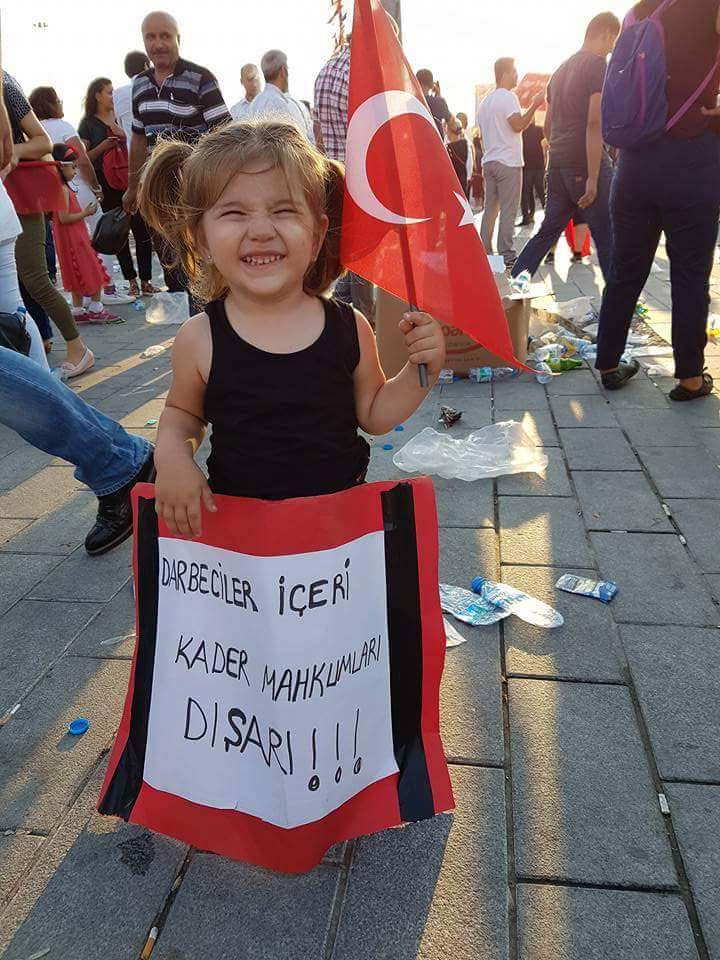 #darbecileriçeri #kadermahkumlarıdışarı maşallah sesimizi duyuran mesajimizi ileten resimdeki bu minik prensese 👍💕