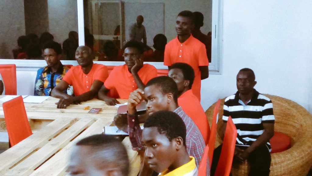 woelab's tweet image. Discussing #problemsolutionfit as @TEKXLLLC visit @woelab #hubcite #Camp16 @Terangaweb @cinalawson