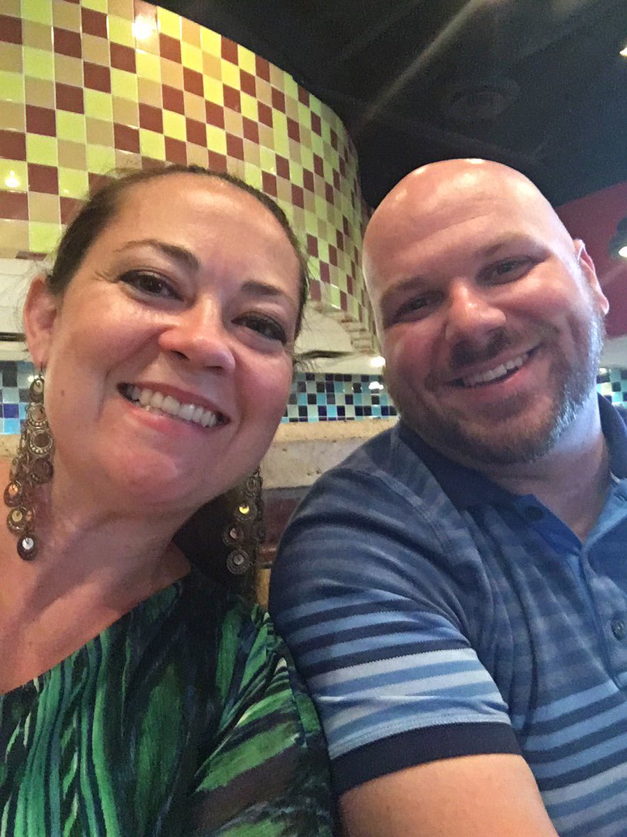 KatieKHIT's tweet image. Finally got the meet @SEANJFAHEY in person! Ready for @C4_Ignite tomorrow! #inelearn #summerofelearning