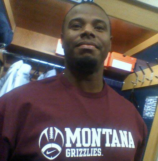 RyanDivish's tweet photo. This is still the single greatest picture ever taken of Ken Griffey Jr. #HOF #GoGriz https://t.co/chzcQKelpq