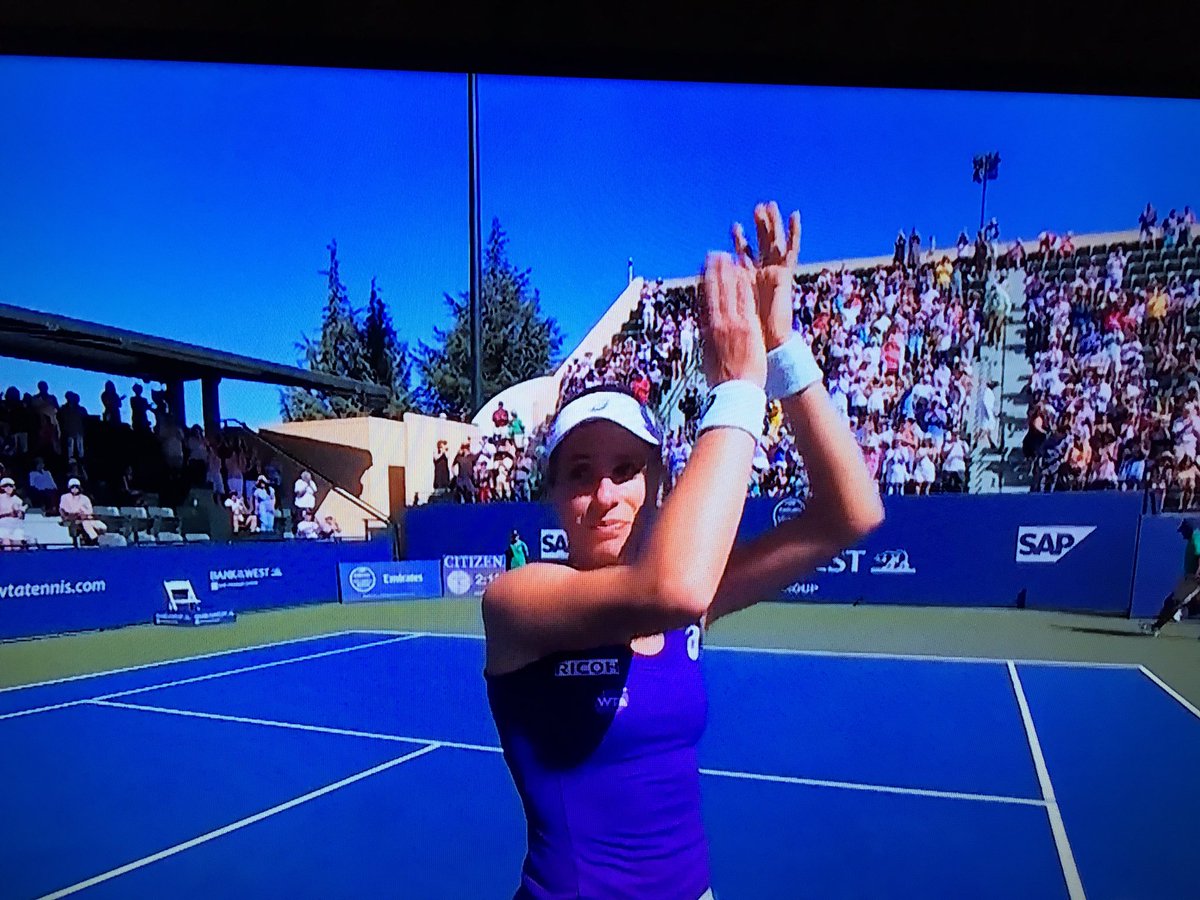 helenjerome's tweet photo. Oh I say. She's done it. @JoKonta91 beats @Venuseswilliams in 3 sets in #Stanford final @TeamGB #AcePerformance https://t.co/UCe1C8d6eT