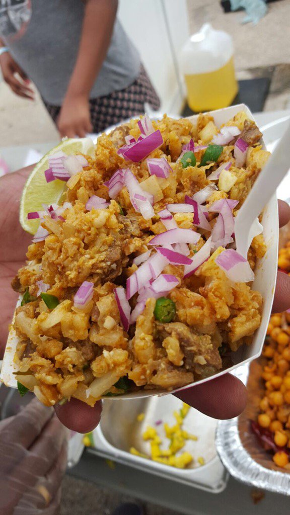 kothufest's tweet photo. Island Boyz is bringing the fun to #kothufest! https://t.co/VEFbDmpJW6