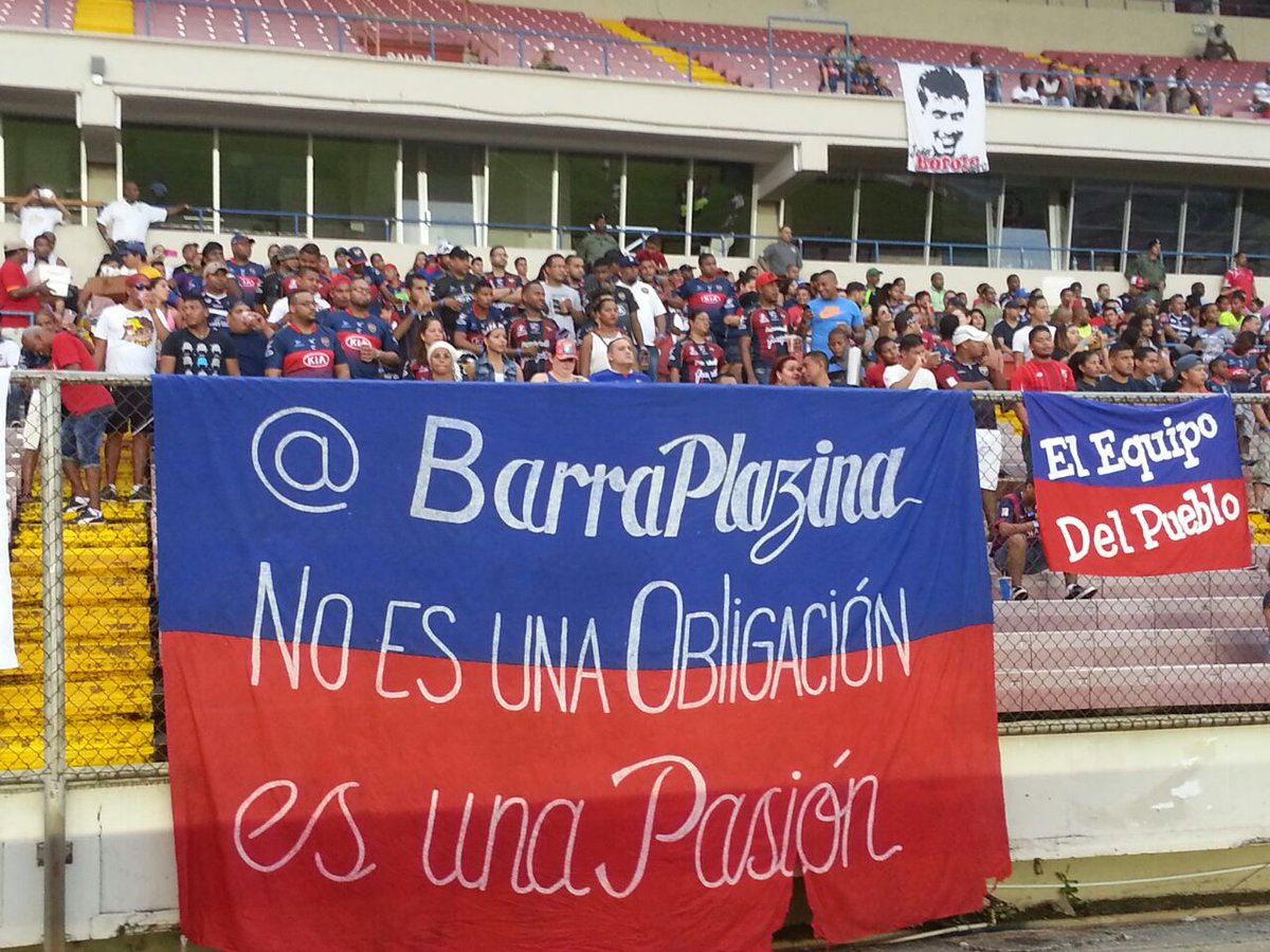 PanamaTopSports's tweet photo. Las Barras se hicieron presente en el Rommel Fernandez a alentar a sus equipos #LPF https://t.co/e4xywZymp8