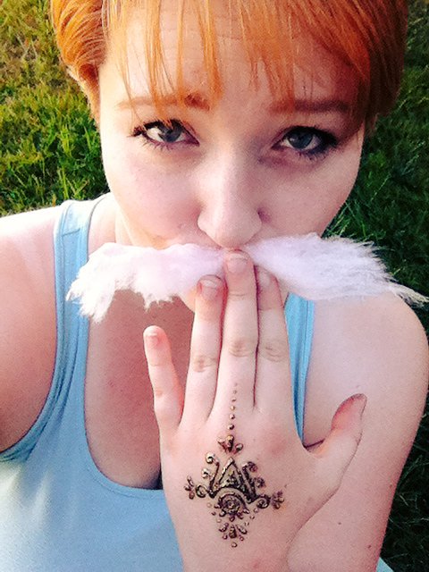 CafPhilosopher's tweet photo. Cotton candy, henna tattoos, Farris Wheels... The carnival must be in town! ^_^ #Summer2016 #HeatDome #blueskies https://t.co/7xkCXRipDg