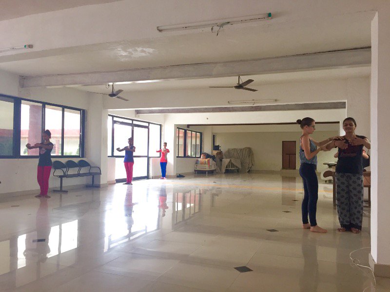 RescueFdn's tweet photo. Classical Ballet dance classes conducted by our volunteer Clara with a group of RF girls at Boisar! https://t.co/lItpMgGdbO