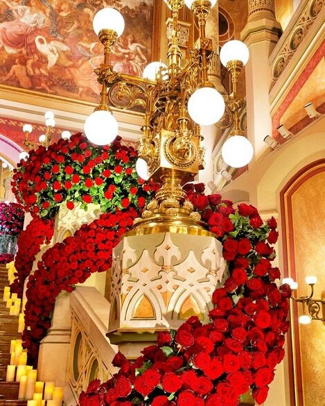 modish571's tweet image. The inspiration continues! We love this  dramatic red rose and candle-adorned staircase.
