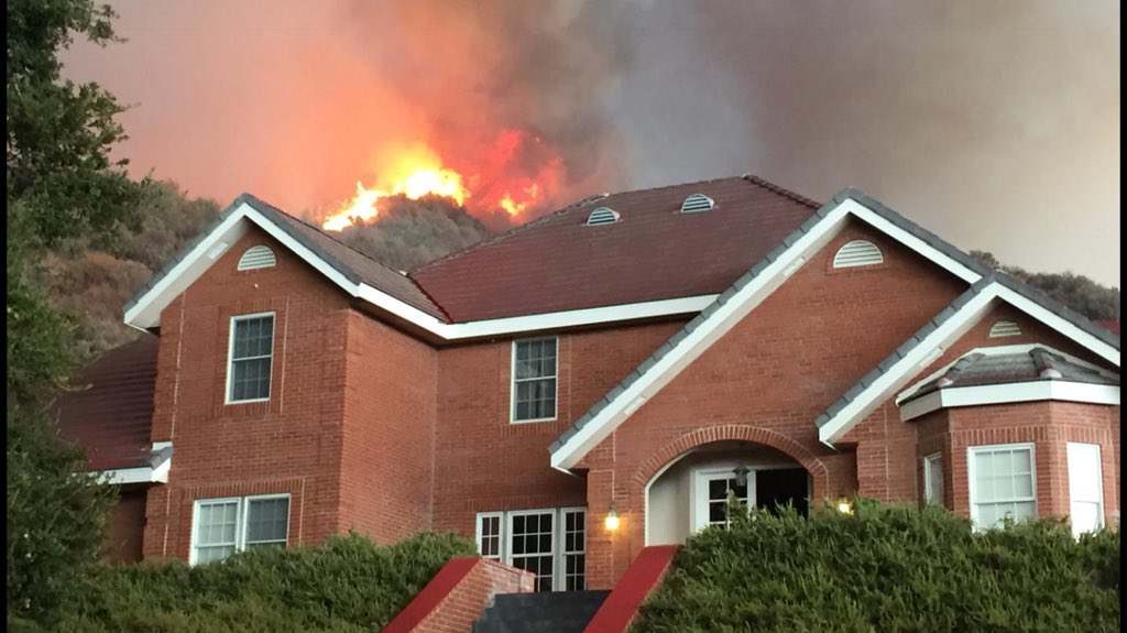 JBA_LA's tweet image. There is NEVER an excuse for cutting fire department staffing &amp;amp; resources. #SandFire Credit: Ed Mertz