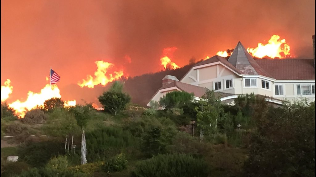 JBA_LA's tweet image. There is NEVER an excuse for cutting fire department staffing &amp;amp; resources. #SandFire Credit: Ed Mertz