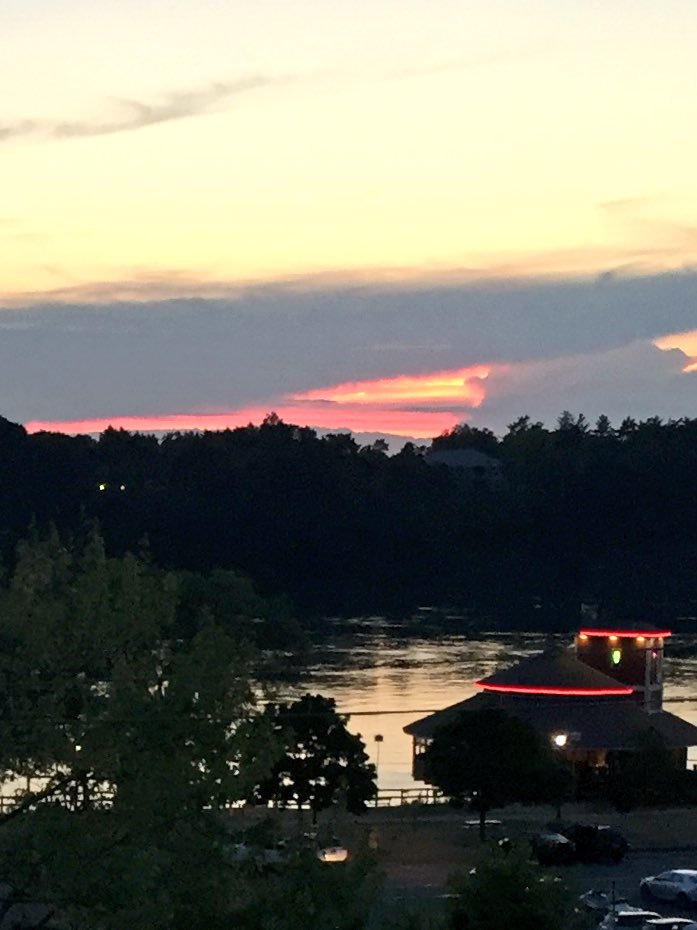 metheridge's tweet image. I have two nights off!! Wife is in LA...I will meditate and enjoy the serenity for a while. #Niagra river. #lewiston
