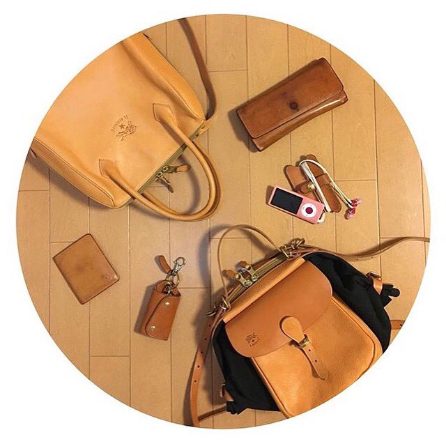 Happy Monday!
Back to daily busy activities...
Don't forget to bring your Il Bisonte essential.