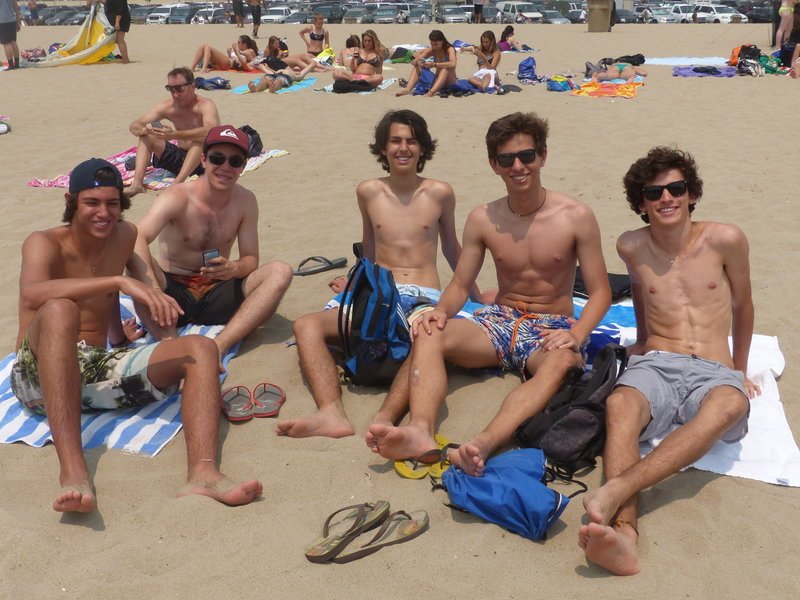 SDDIUCLA's tweet photo. Santa Monica Beach! #sducla https://t.co/qGPxjABgz7