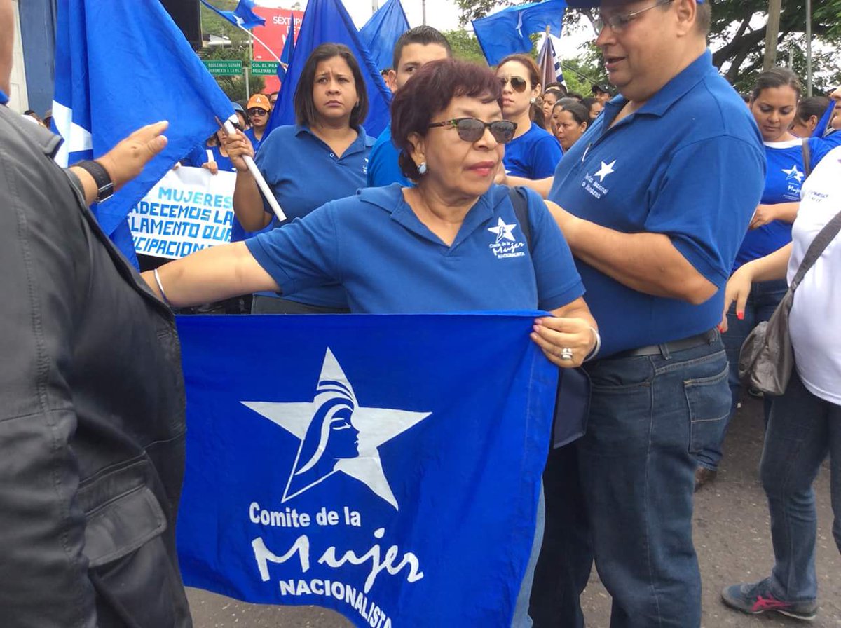 CariasLotty's tweet photo. El Comité de la Mujer Nacionalista, apoya se reglamente la reelección como en USA. https://t.co/BC9zfvQFmx